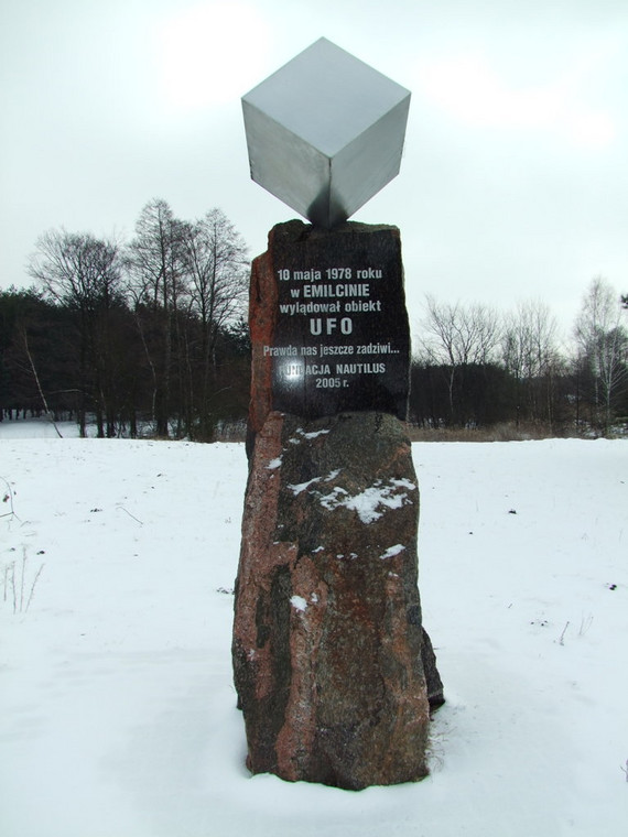 Pomnik UFO w Emilcinie 