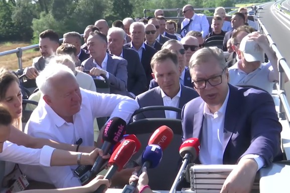 "BESPLATNA PUTARINA DO 1. JULA" Vučić saopštio lepe vesti za vozače na otvaranju deonice auto-puta na Moravskom koridoru