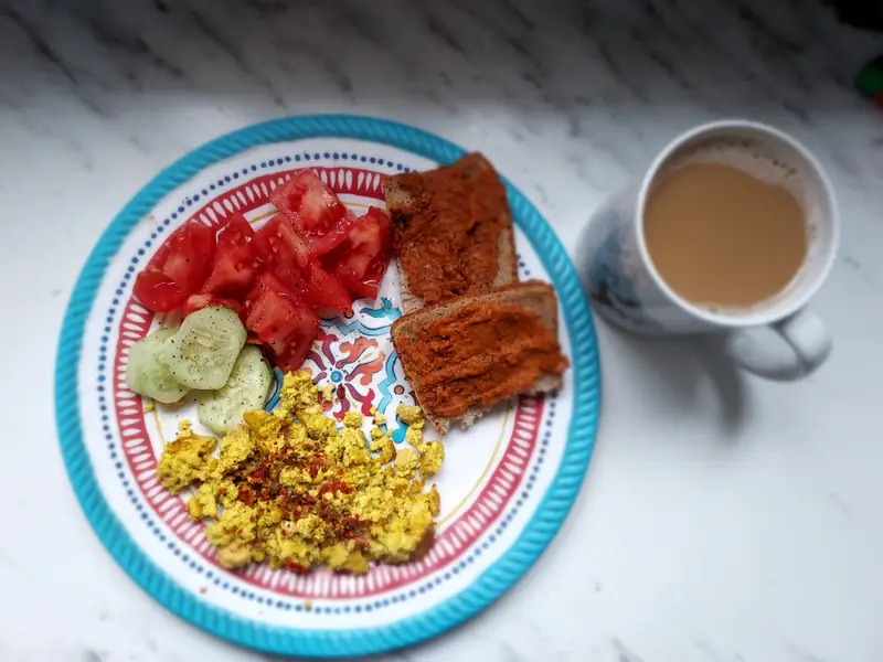 Wegańska jajecznica z tofu 