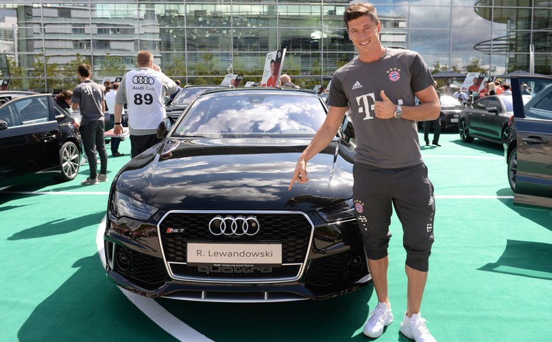 Robert Lewandowski i jego nowe audi RS 7 sportback