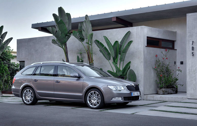 Škoda Superb Combi: facelifting z diodami, common rail w 2010 roku