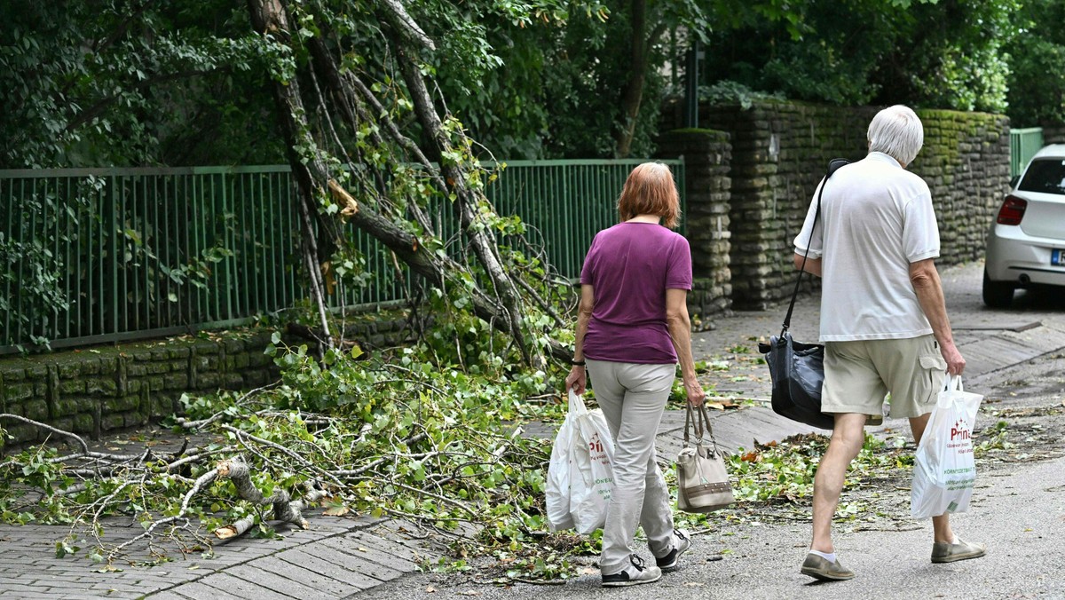 Burza roku na Węgrzech. 1,5 tys. interwencji strażaków w Budapeszcie