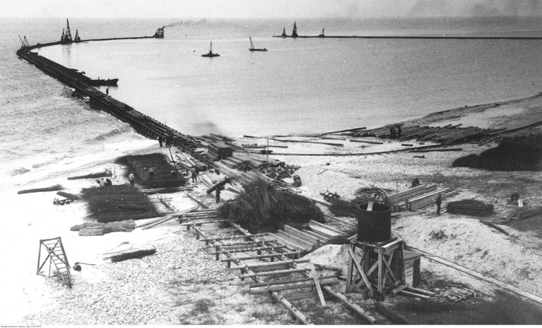Budowa portu rybackiego we Władysławowie, 1936 r.
