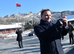 Prezydent Duda i egzotyczna limuzyna za ponad 3 mln zł! Czerwony sztandar i luksus. ZDJĘCIA