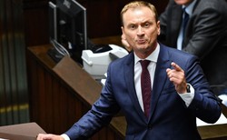 Nitras: Propozycja Morawieckiego ws. ZUS to katastrofa, przedsiębiorcy pójdą pracować do Niemców