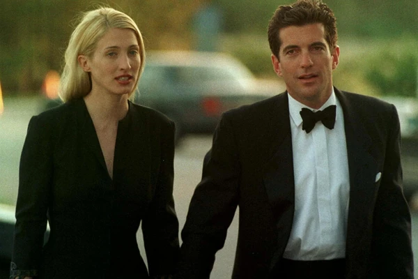 Najpopularniji parfem 90-ih svi ponovo OČAJNIČKI ŽELE: Miris koji je definisao jednu generaciju opet je u žiži - naravno zbog Kerolin Beset Kenedi