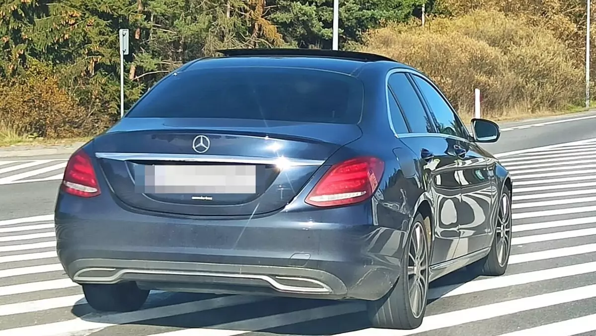 Straż Graniczna z placówki w Zakopanem zabezpieczyła Mercedesa skradzionego w Holandii