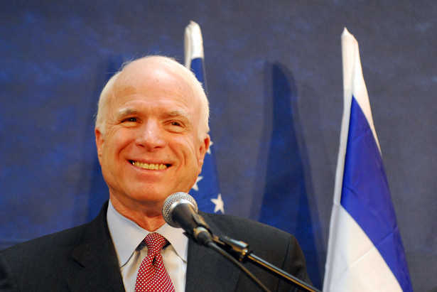 Senator McCain pomoże znieść wizy? Pomysł może zawetować Obama