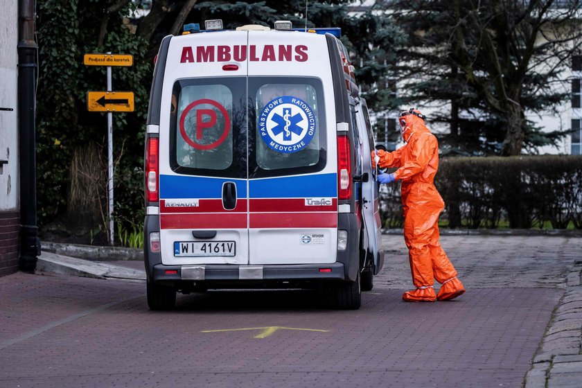 Koronawirus w Polsce i na świecie. Lekarz z koronawirusem miał kontakt z pacjentami [Relacja na żywo]