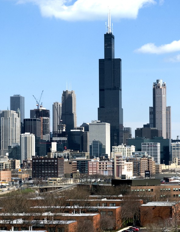 Centrum Chicago.  Na zdj. widoczny Sears Tower, kiedyś najwyższy budynek na świecie.