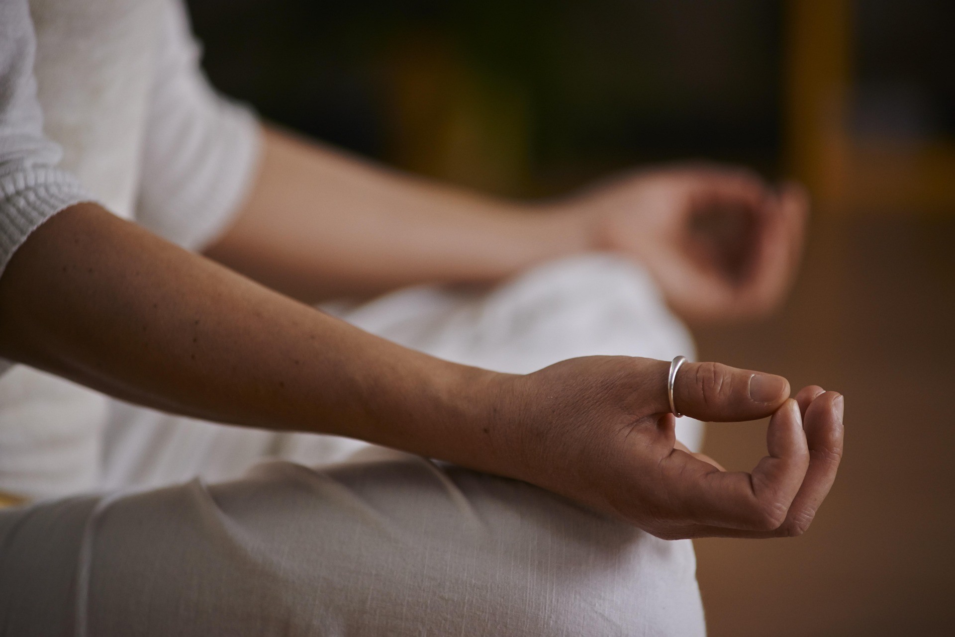Mindfulness a ďalšie techniky zamerané na zvládanie stresu môžu byť doplnkom zdravého životného štýlu. Analýza štúdií ukázala, že pravidelná prax počas niekoľkých týždňov môže prispieť aj k zníženiu krvného tlaku. (Ilustračný obrázok)