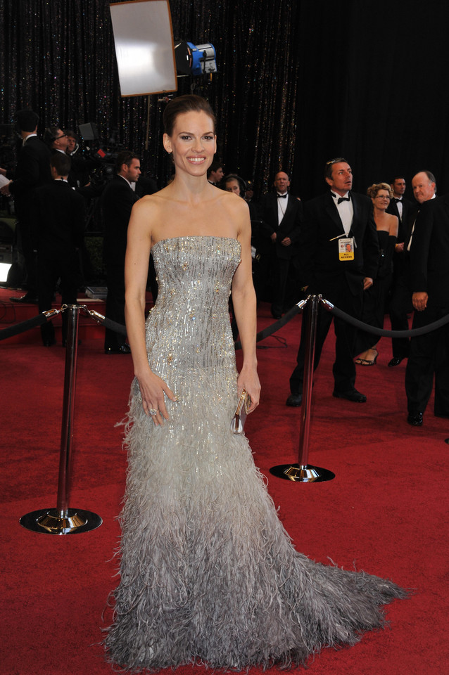 Najpięknijesze oscarowe kreacje: Hillary Swank w sukni Gucci w 2011 r.