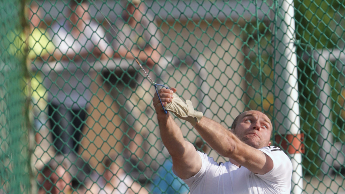 Reprezentant Polski w rzucie młotem, na rozpoczynających się w poniedziałek lekkoatletycznych mistrzostwach Europy, Wojciech Kondratowicz do czynnego uprawiania sportu wrócił dopiero rok temu. Wcześniej przez cztery sezony nie startował w żadnych zawodach, gdyż zabrakło mu środków do życia i musiał podjąć pracę w Ministerstwie Finansów.