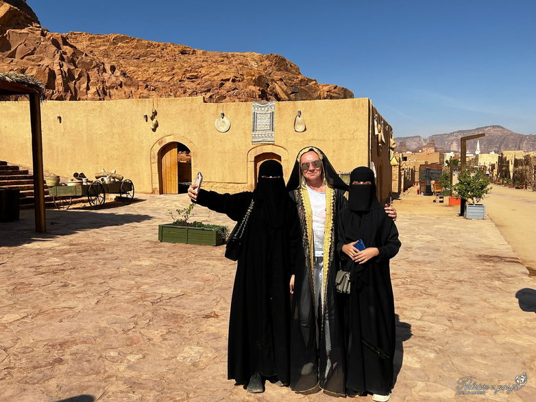 Al-Ula, Ania pozuje z Saudyjkami 