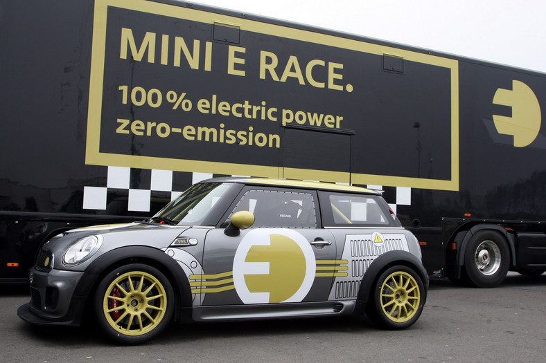 Rekord Mini E Race na słynnym torze Nürburgring-Nordschleife