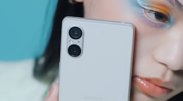 A Xperia 5 V a legjobb androidos telefon lehetne a kategóriájában, ha a Sony az új modellnél a korábbinál jobb frissítési hajlandóságot mutatna, és nem elégedne meg azzal, hogy a márka vonzereje, a kiváló fotós és multimédia tulajdonságok el fogják adni a készüléket. Talán már nem kell sokat várni, hogy megkapjuk a választ e kérdésekre. / Fotó: Hadlee Simons/YouTube