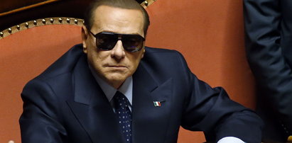 Berlusconi udaje ślepego, by uniknąć więzienia!