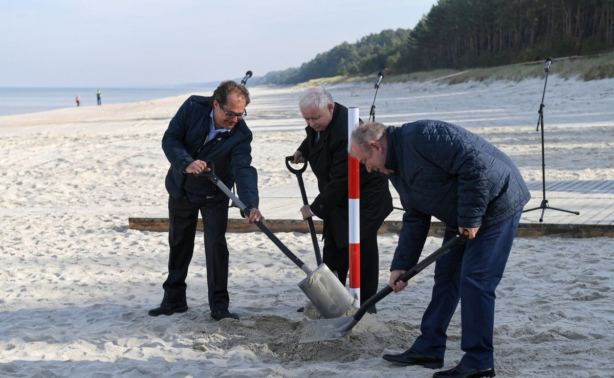 Minister Marek Gróbarczyk, prezes PiS Jarosław Kaczyński i kandydat na prezydenta Elbląga Jerzy Wilk