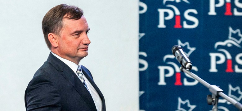 Europosłowie na szubienicach. Politycy PO wzywają Ziobrę do reakcji