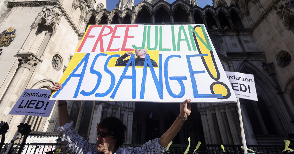 Julian Assange a câștigat în instanță în cazul extrădării.  El riscă 175 de ani de închisoare