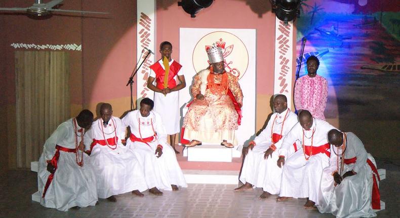 Ejike Asiegbu playing the role of Olu Akengbuwa addressing his chiefs