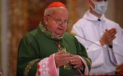 Watykan potwierdził wizytę w sprawie kard. Dziwisza
