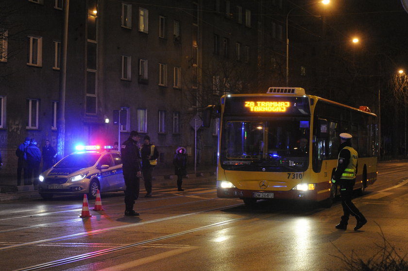 Autobus zastępczy na ul. Hubskiej we Wrocławiu