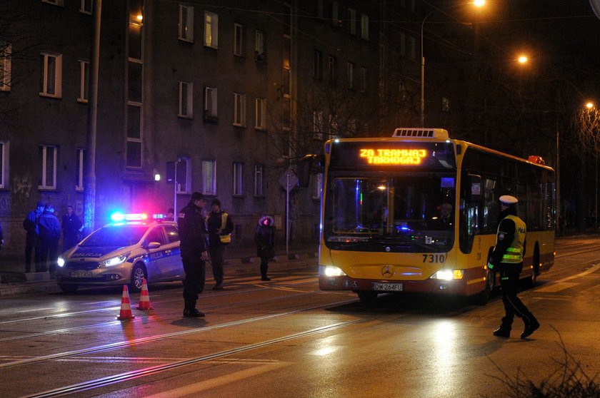 Autobus zastępczy na ul. Hubskiej we Wrocławiu