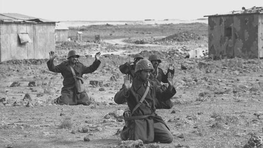 Sirijski vojnici predaju se izraelskim trupama nekoliko dana nakon početka Jomkipurskog rata u oktobru 1973. godine | Foto: GPO / Getty Images