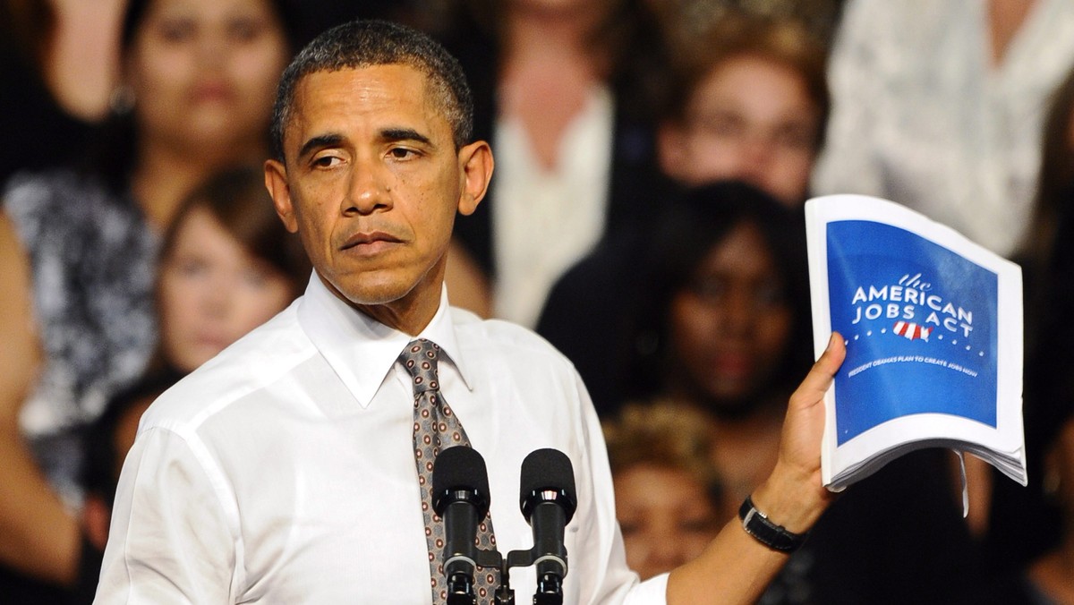 Prezydent Barack Obama wezwał Kongres do niezwłocznego uchwalenia jego planu zmniejszenia bezrobocia, ostrzegając, że w przeciwnym razie grozi USA recesja. Poparł też forsowaną przez Demokratów propozycję wprowadzenia dodatkowego podatku dochodowego dla najbogatszych.