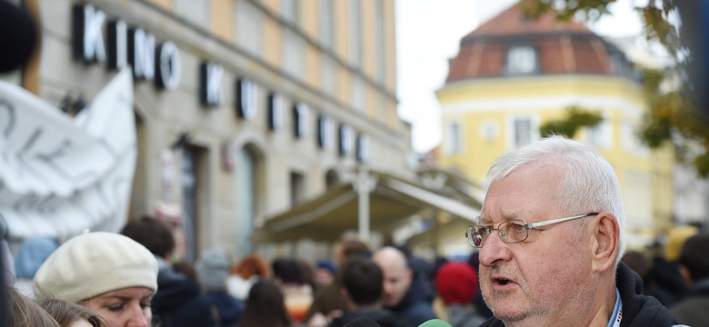 W obronie Magdaleny Sroki pod siedzibę PiSF przybyli m.in. Maciej Stuhr, Kazimierz Kutz, Janusz Zaorski [FOTO]