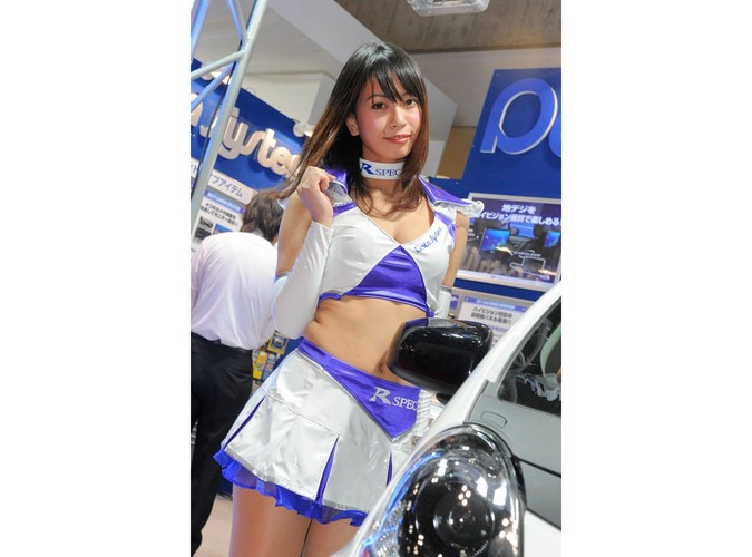 Salon samochodowy w Tokio - dziewczyny
