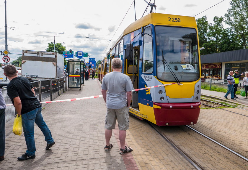 Uwaga objazdy! Zderzenie tramwajów na Limanowskiego