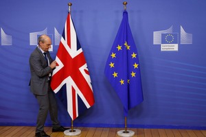 Brexit: głosowanie komisji w PE, zgoda królowej Elżbiety II na ustawę WAB