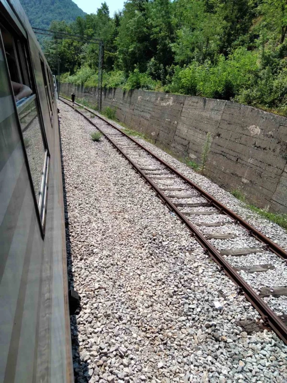 Zaglavljen voz sa putnicima u Brodarevu