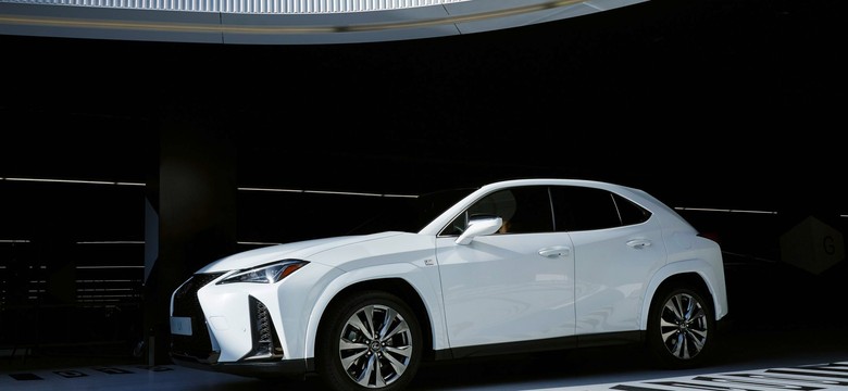 Lexus nowym hitem, SUV-y rozbiły bank. Teraz cena i silnik 2.0 robią różnicę