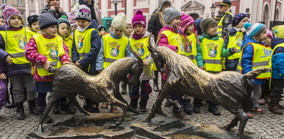 Koziołki dostały od przedszkolaków zimowe wdzianka