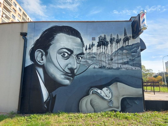 Salvador Dali zawitał do Łodzi. Nowy mural na osiedlu Retkinia