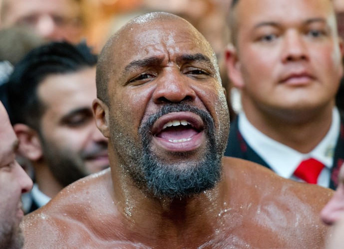 Shannon Briggs w stroju gladiatora prowokuje do walki Wladimira Kliczkę