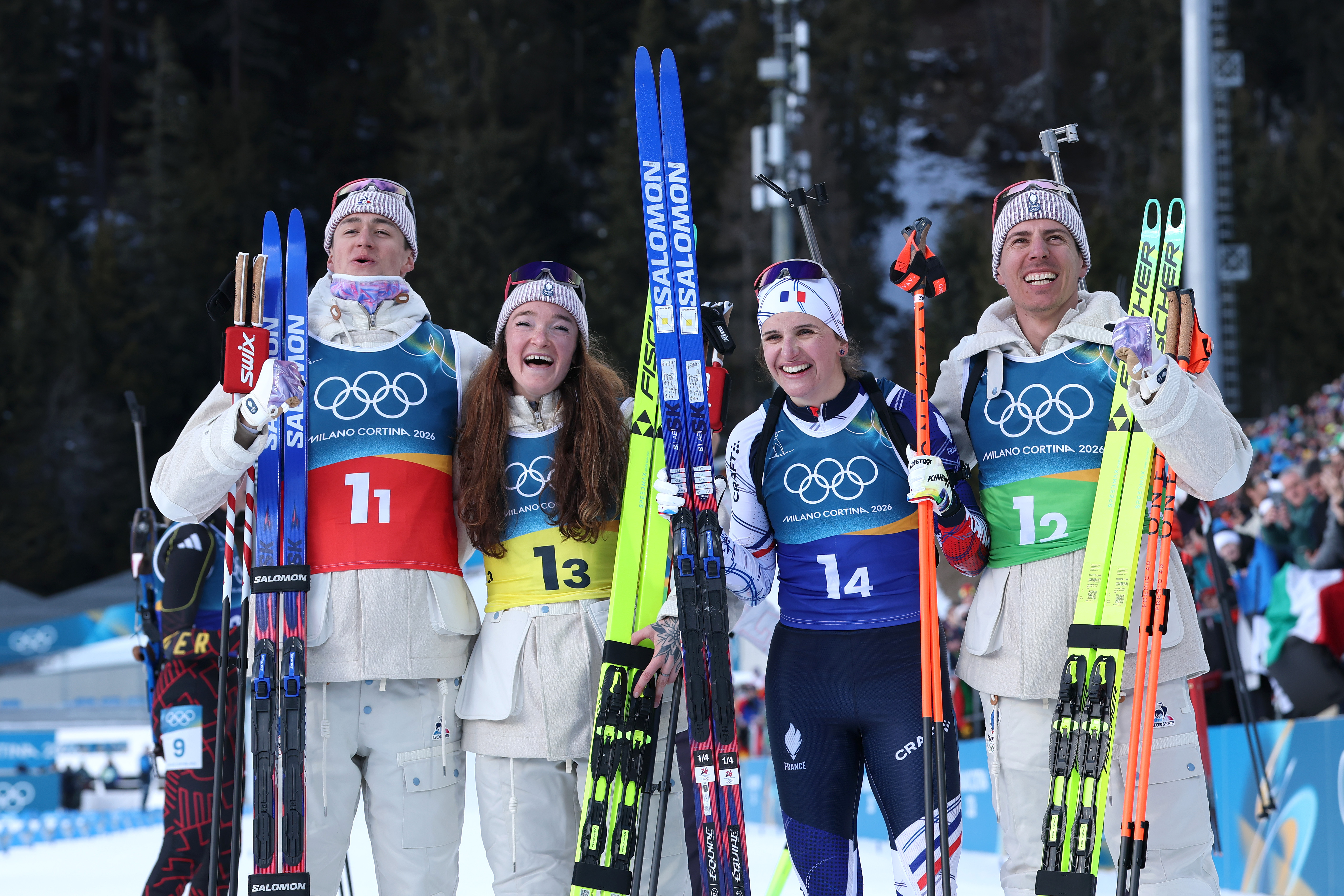 Quatre biathlètes français décrochent l'or olympique en relais mixte