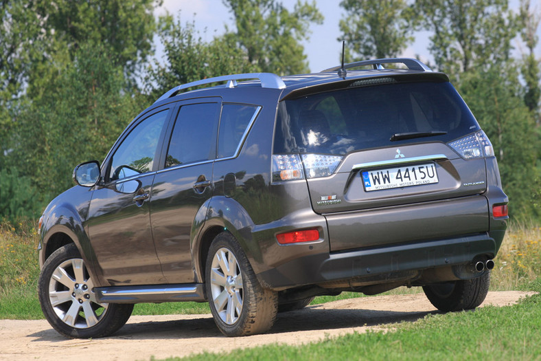 Mitsubishi Outlander: Duży, ładny...  terenowy?