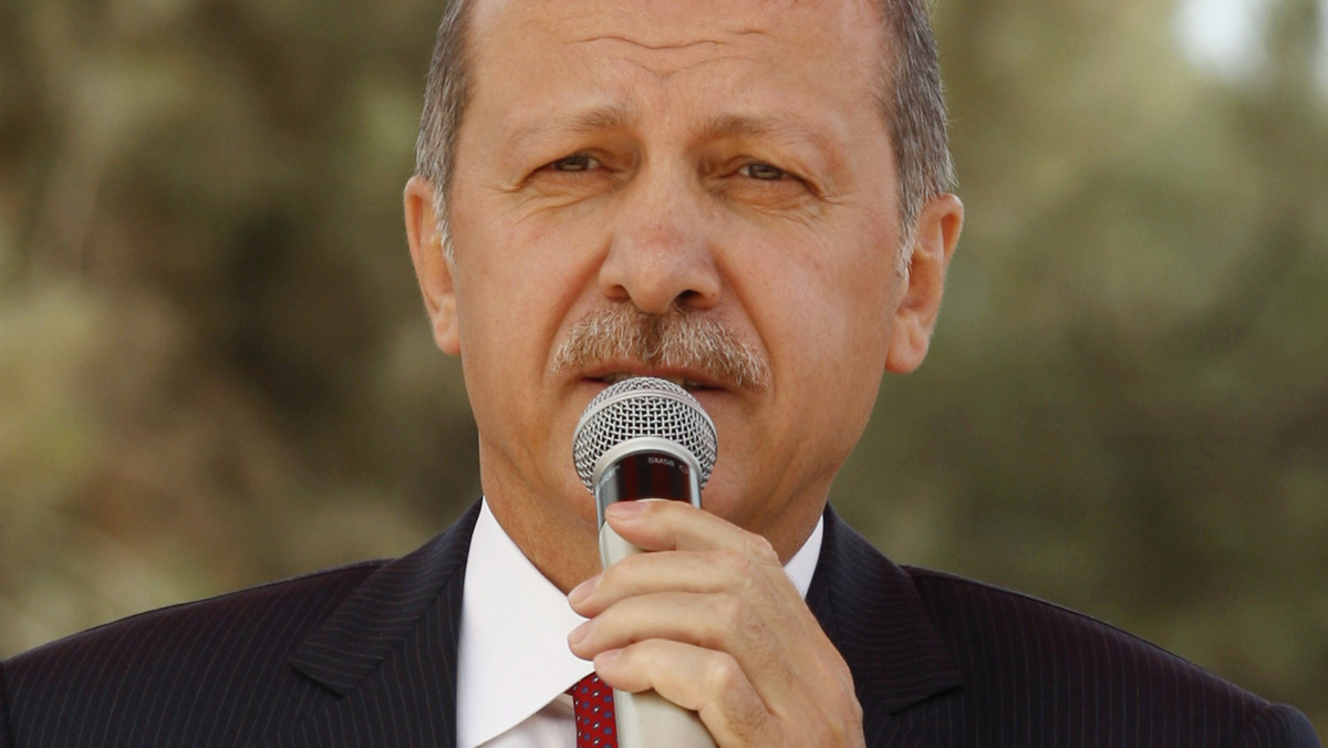Premier Turcji Recep Tayyip Erdogan oświadczył, że jego krajowi nie udaje się położyć kresu nasilającym się zamachom kurdyjskich rebeliantów, ponieważ nie chce tego Zachód. O wspieranie terrorystów oskarżył w pierwszej kolejności Niemcy i Francję.