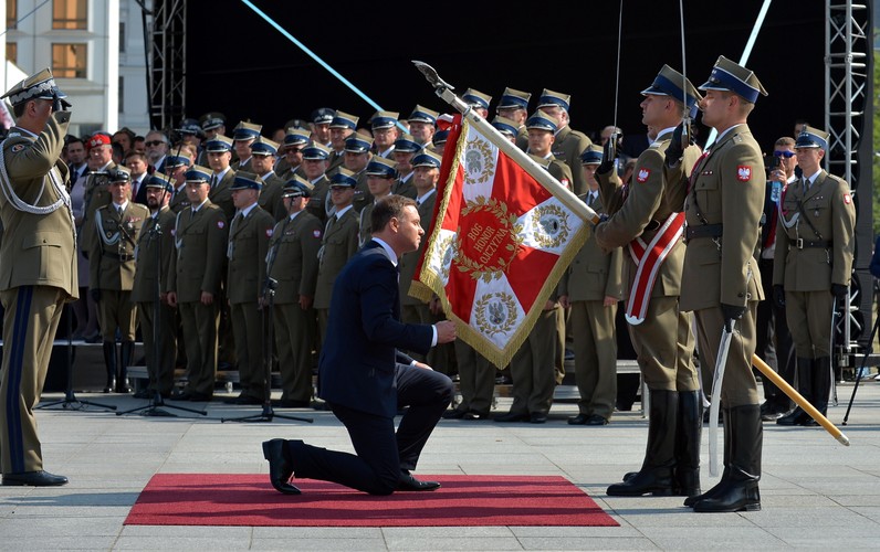 Prezydent Andrzej Duda podczas uroczystości przejęcia zwierzchnictwa nad Siłami Zbrojnymi.