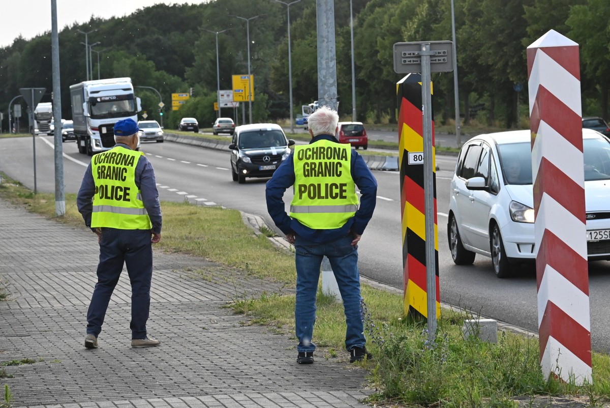 Obecność tych bojówek na granicy zachodniej i medialny szum dookoła tego spowodowały odpowiedź polskiego rządu, natomiast ta odpowiedź jest kompletnie chybiona” - twierdzi prof. Witold Klaus