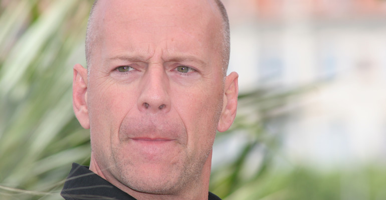 Bruce Willis choruje na afazję, która objawia się m.in. utratą zdolności mówienia