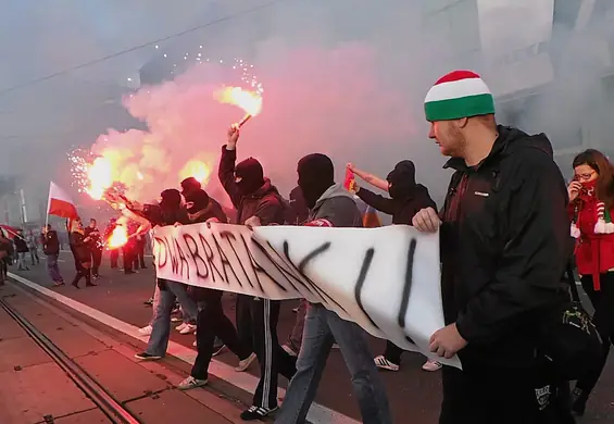 Jak głupim trzeba być, żeby w Dniu Niepodległości równać znak Polski Walczącej z symbolami neonazistowskimi?