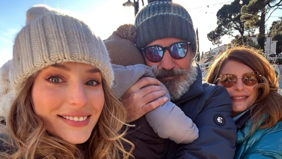 Gaga Jovanović sa unukom ćerkom i ženom