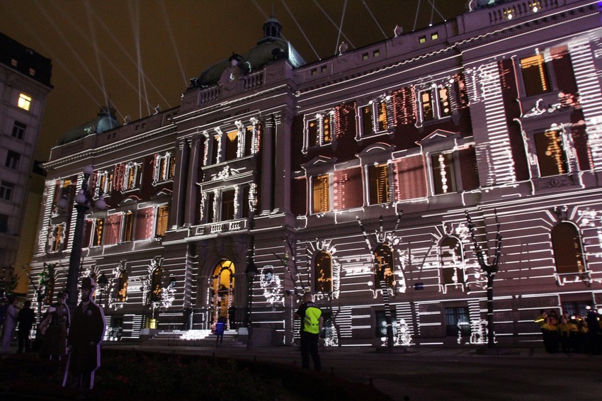 Igra svetla na fasadi Narodnog muzeja
