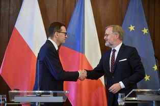Morawiecki: Zrobimy wszystko, by udostępnić polskie porty dla czeskiego handlu