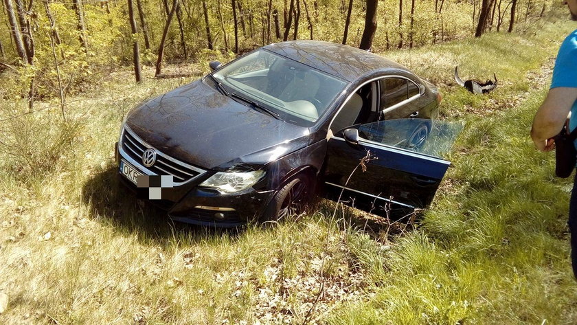 Zepchnął auto z drogi